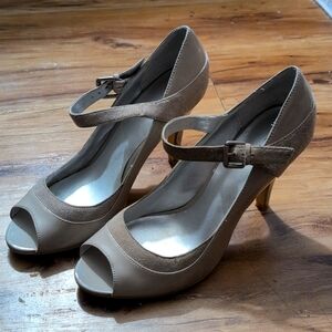 NINE WEST Size 9M Grey Peeptoe Mary Jane Heels
